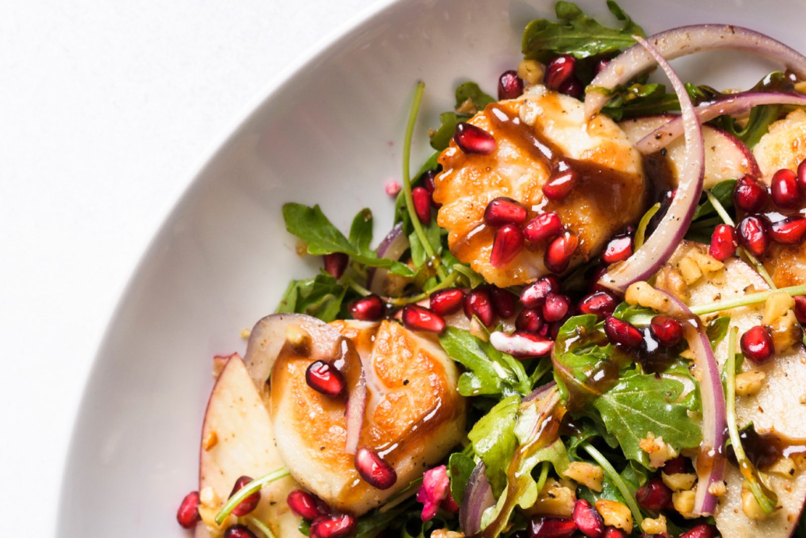 arugula-salad-pomegranate-vinaigrette-seared-scallops-cookish WEB