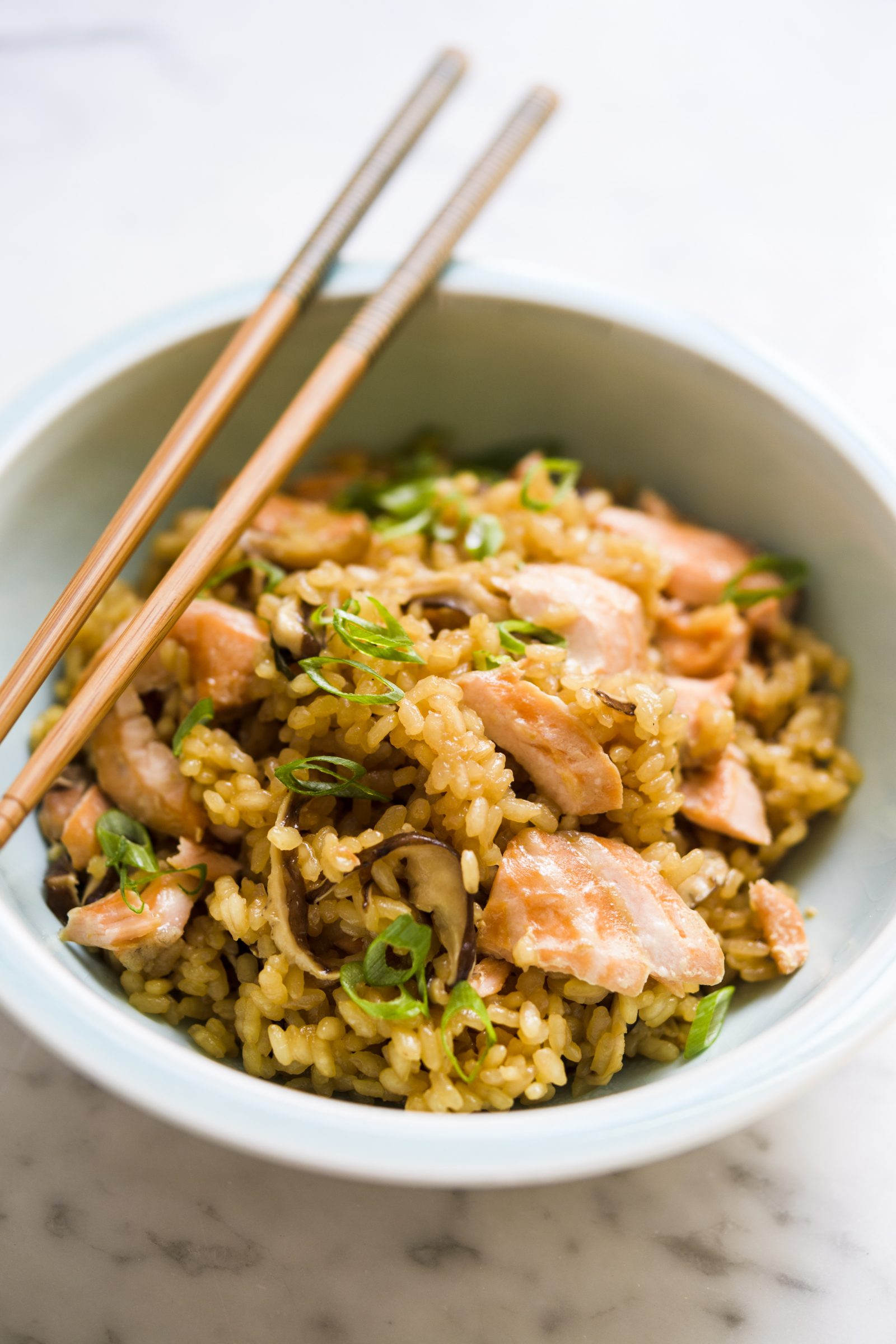 Japanese-Style Rice with Flaked Salmon and Shiitake Mushrooms (Sake to Kinoko Takikomi Gohan)