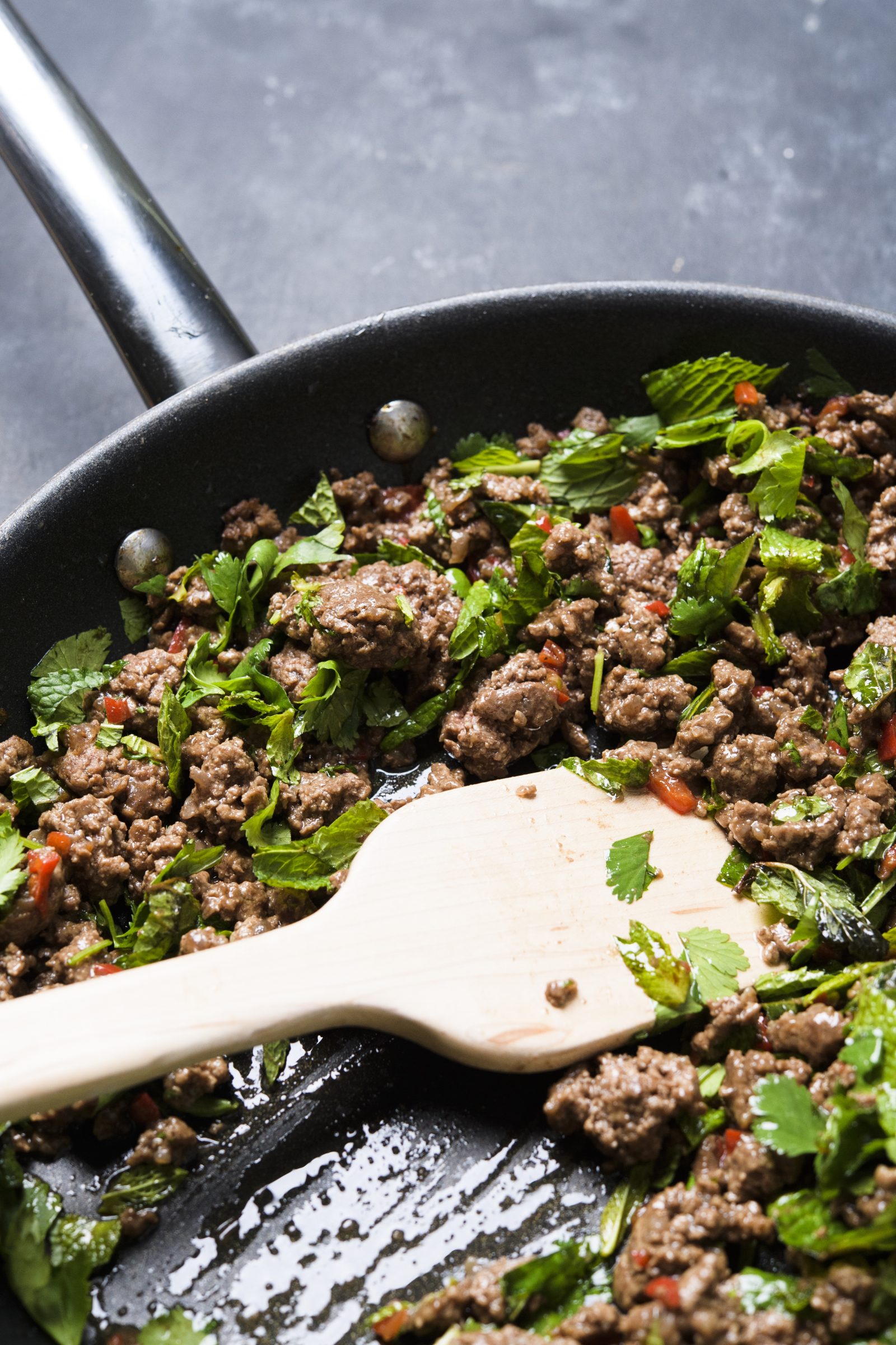stir-fried-beef-fresh-herbs-dinner-quick-thai