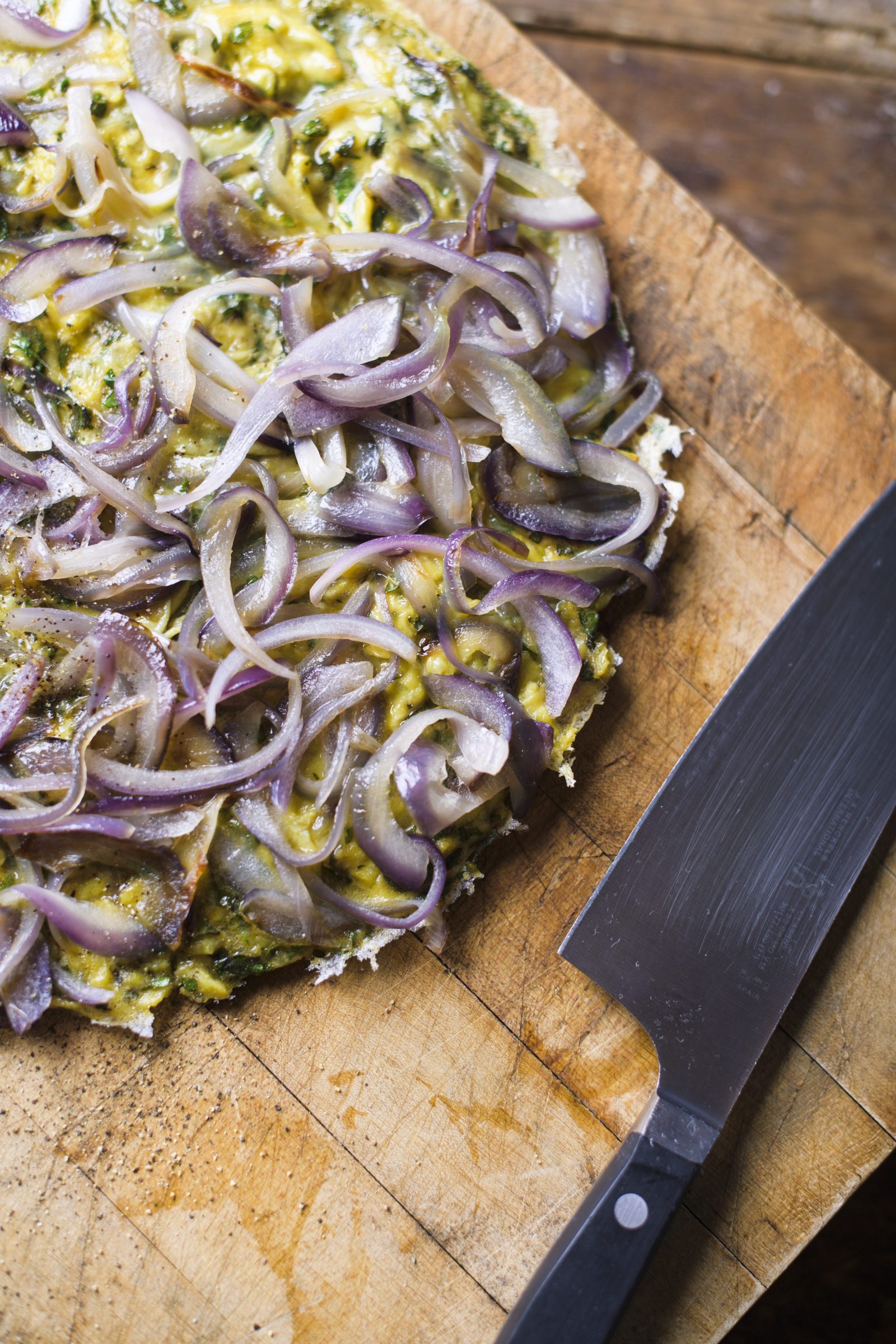 herb-onion-open-faced-omelet-middle-east-1