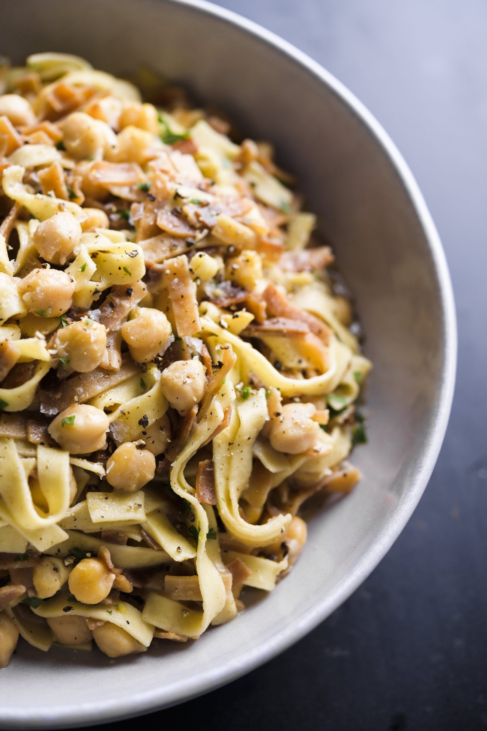 lemon-chickpea-crispy-pasta-v