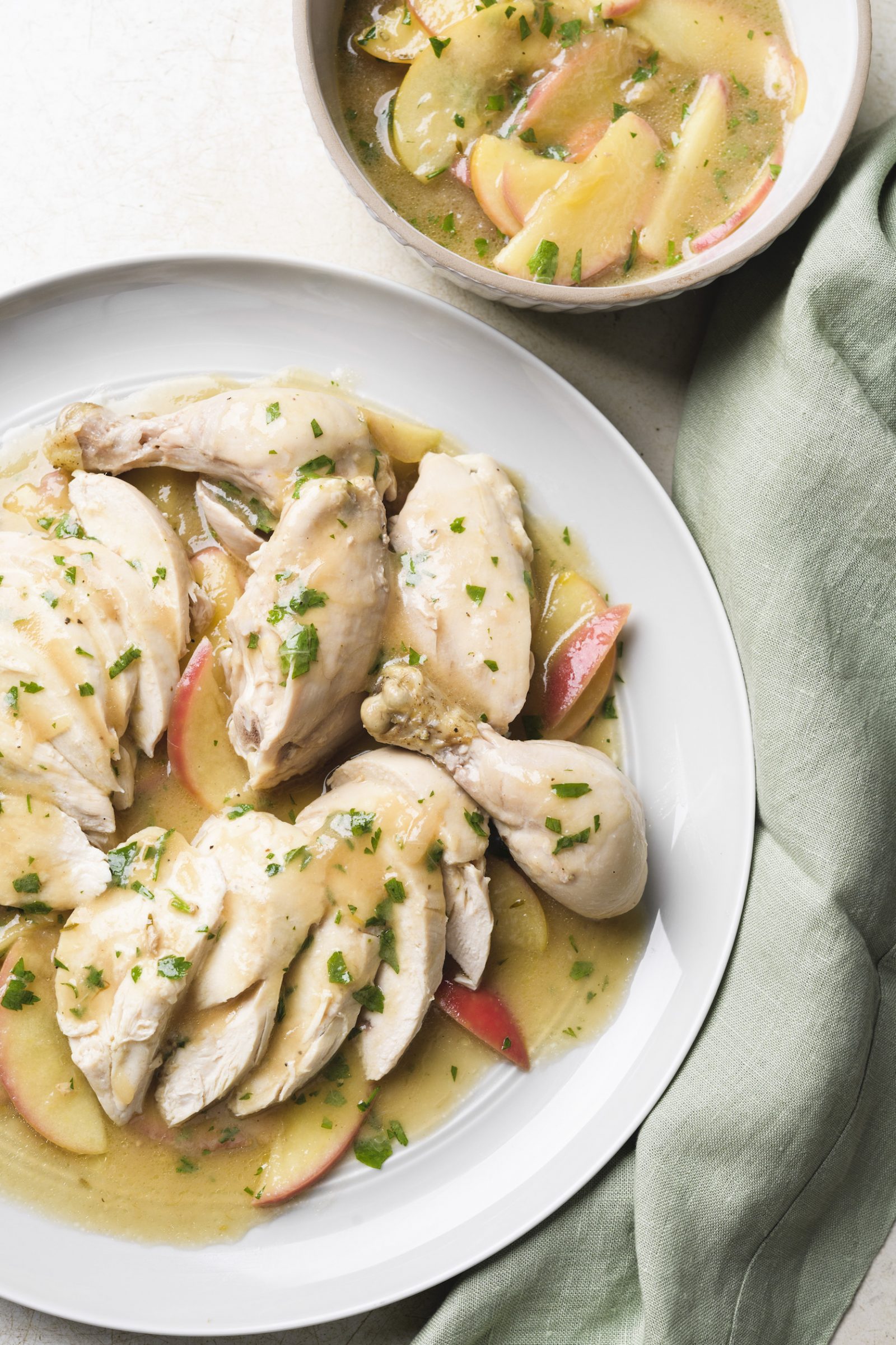 shallots-apples-chicken-en-cocotte-fast-slow-v