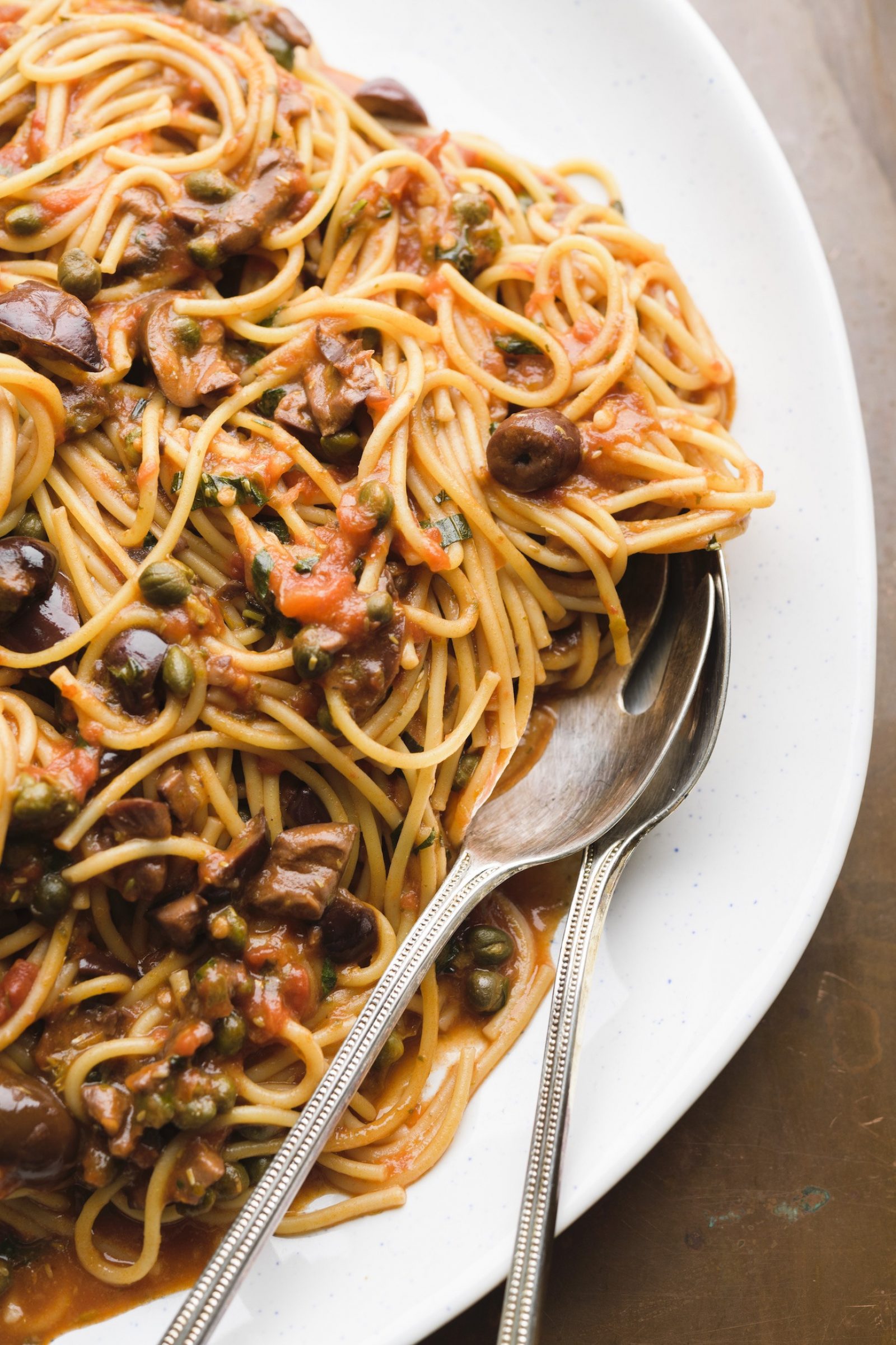 spaghetti-puttanesca-fast-slow