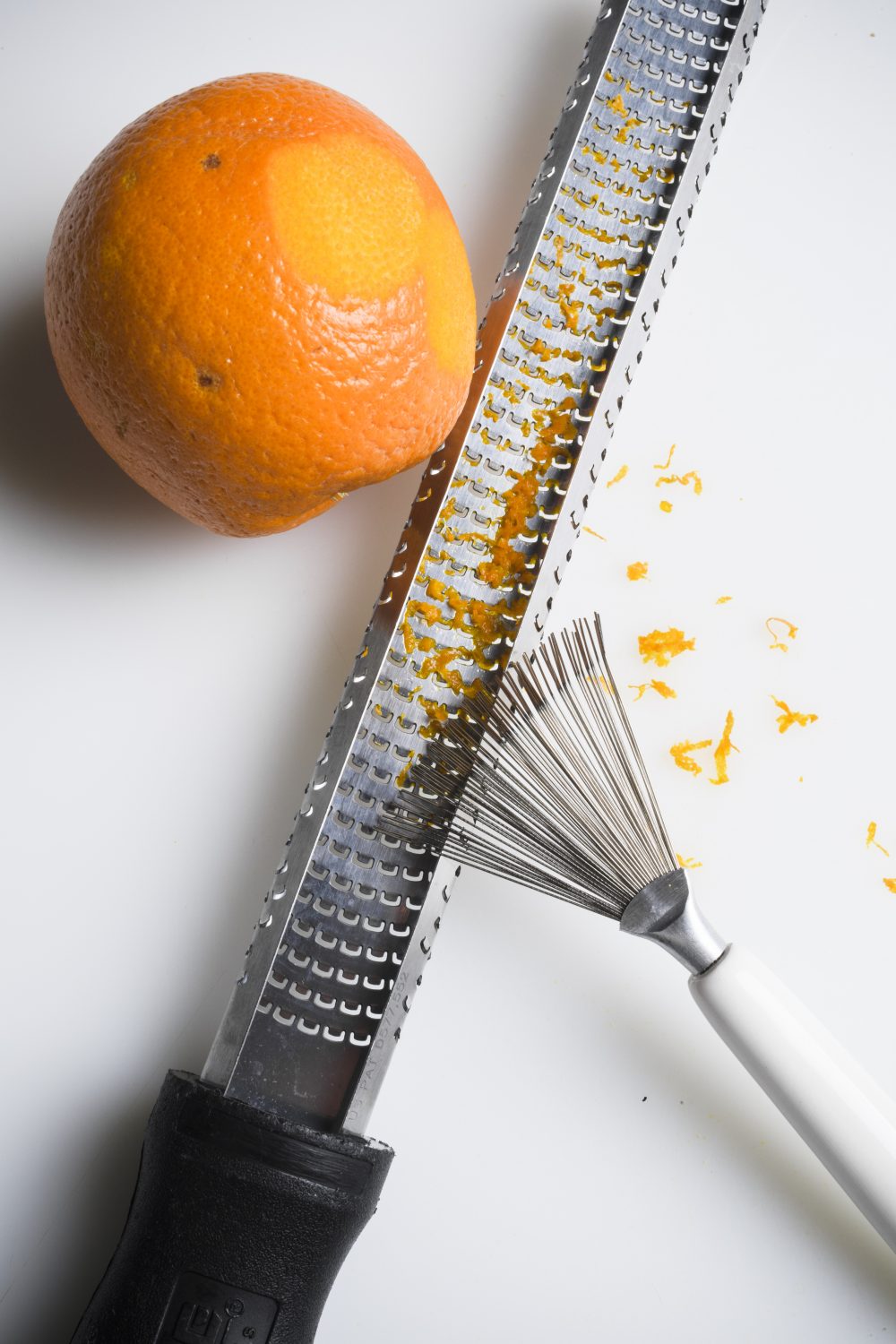 No more snags— stainless steel brushes clean graters easily.