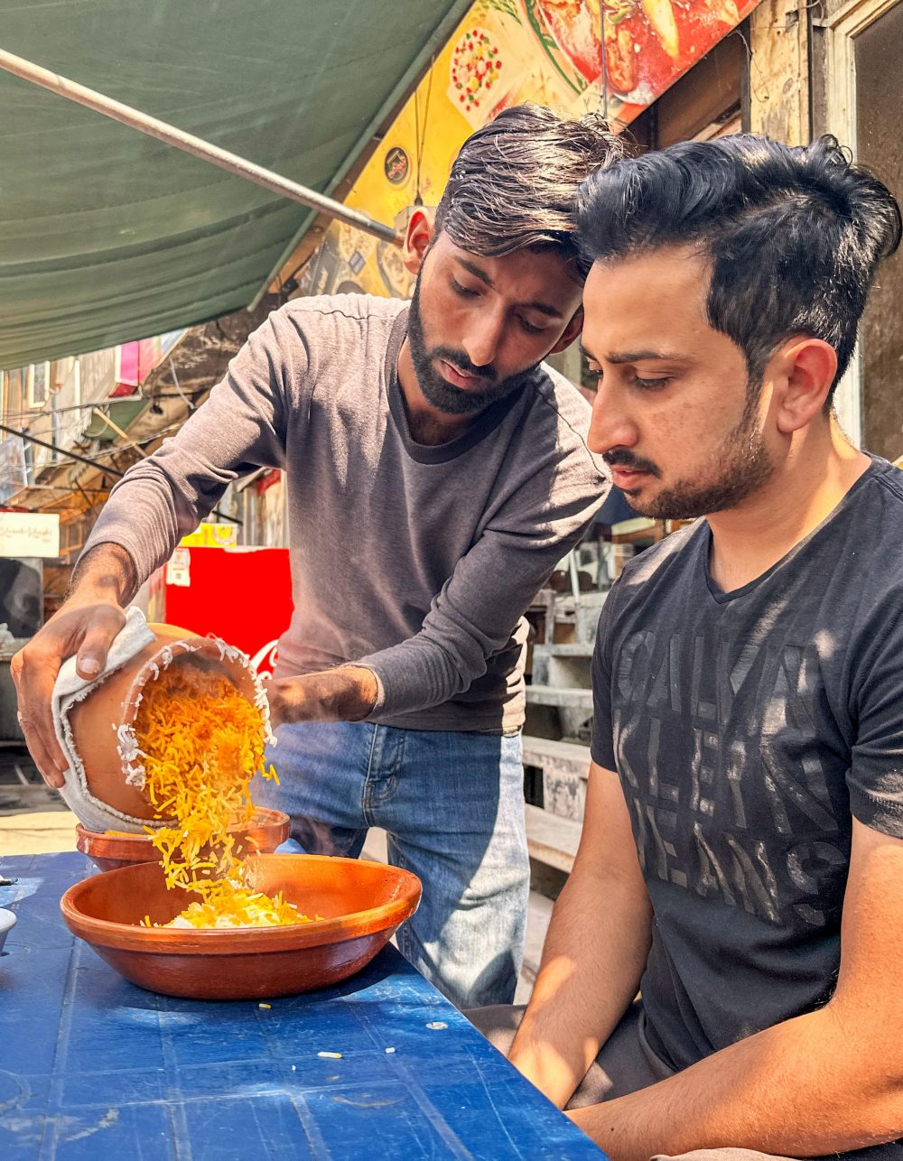 Biryani i43 Pouring
