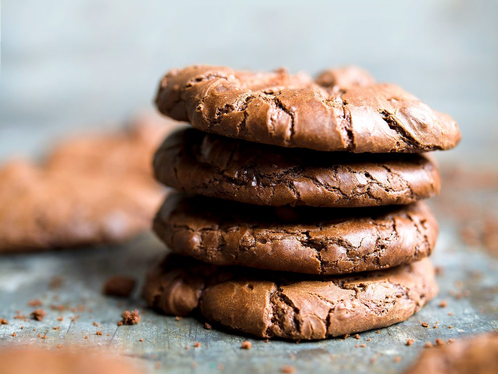 chocolate-meringue-cookies-light-crisp-dessert-flourless