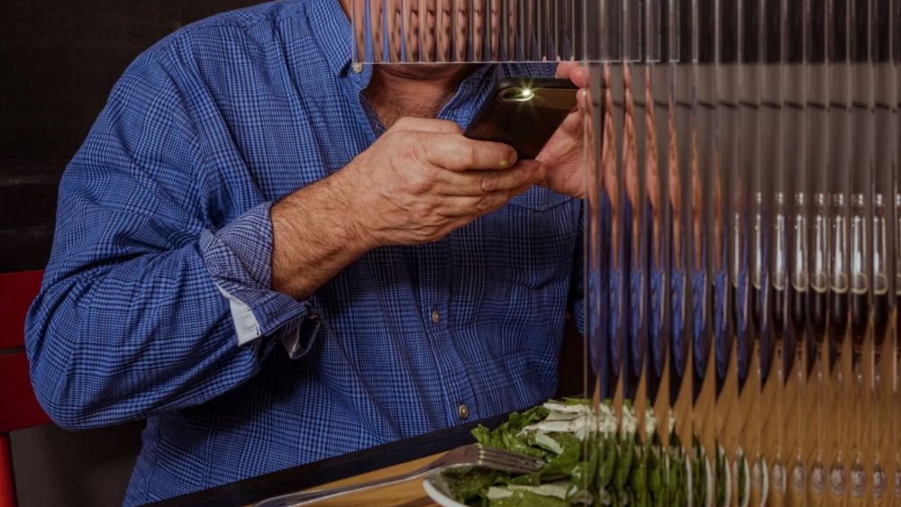 Pete Wells on Food Writing Loud Resturants and the bizarre magic of senor frogs