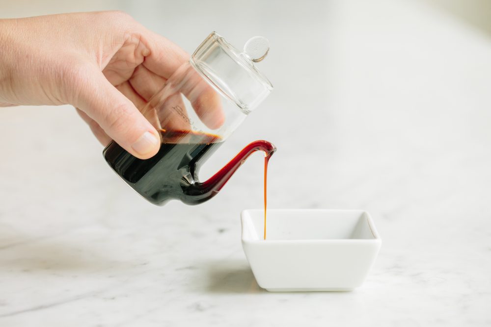 Soy sauce, sans spillage.
