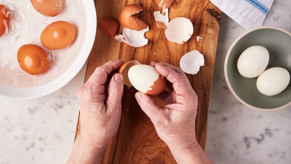 How to cook eggs that will peel 1