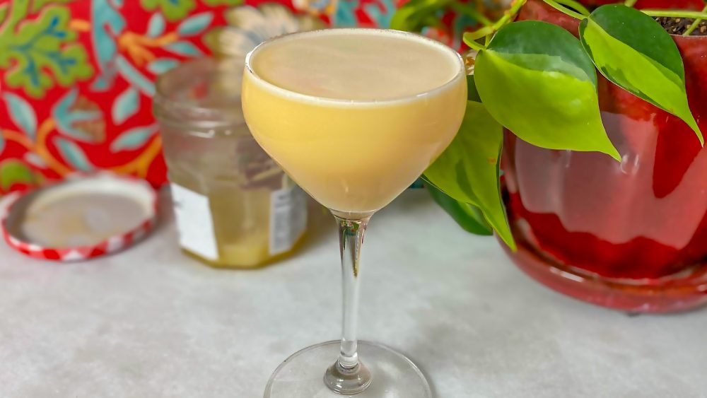 Make surprisingly elegant cocktails with almost empty jam jars