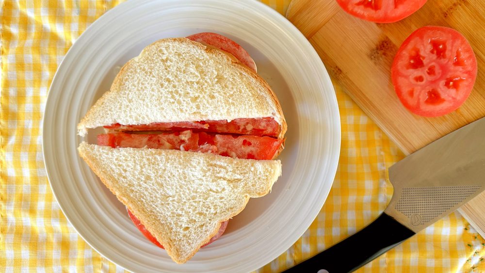 Tomato sandwich 1